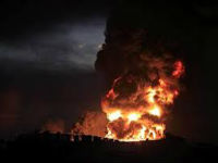 Пожар на крупнейшем в Венесуэле нефтеперерабатывающем заводе Amuay.